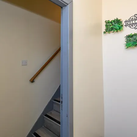 Private En-suite Shared Kitchen - Pass The Keys * Leeds (West Yorkshire)