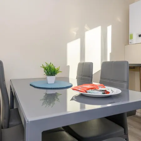 Private En-suite Shared Kitchen - Pass The Keys Leeds (West Yorkshire)
