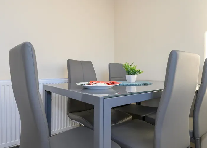 Private En-suite Shared Kitchen - Pass The Keys