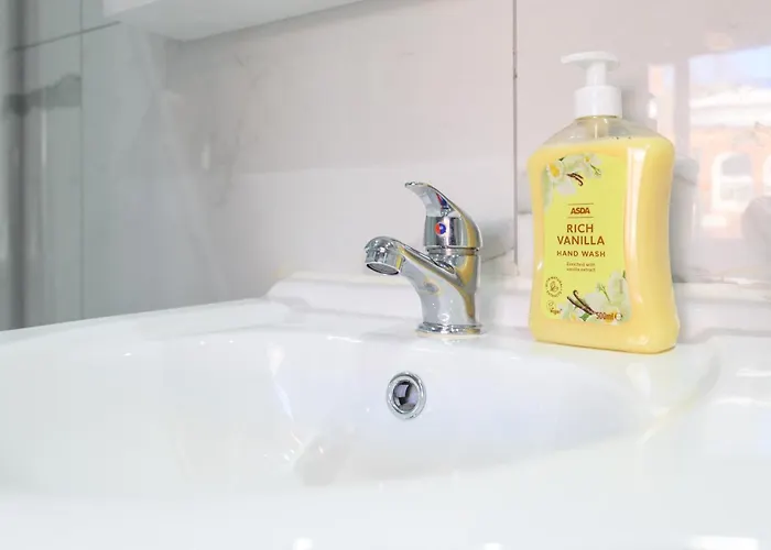 Private En-suite Shared Kitchen - Pass The Keys * Leeds (West Yorkshire)